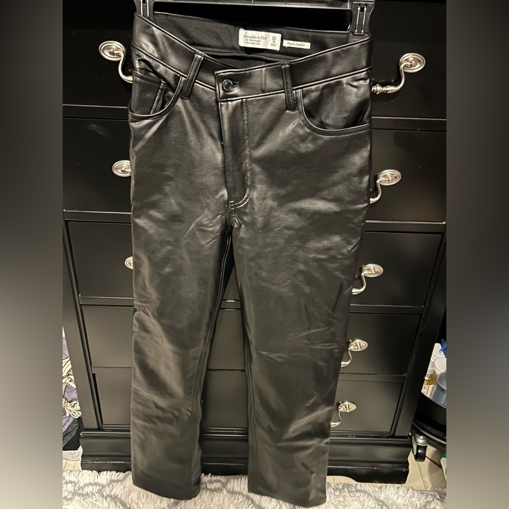 Abercrombie and Fitch vegan leather 90s straight ultra high-rise pants size 0S